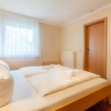 Kienast 1 דירה Pudagla